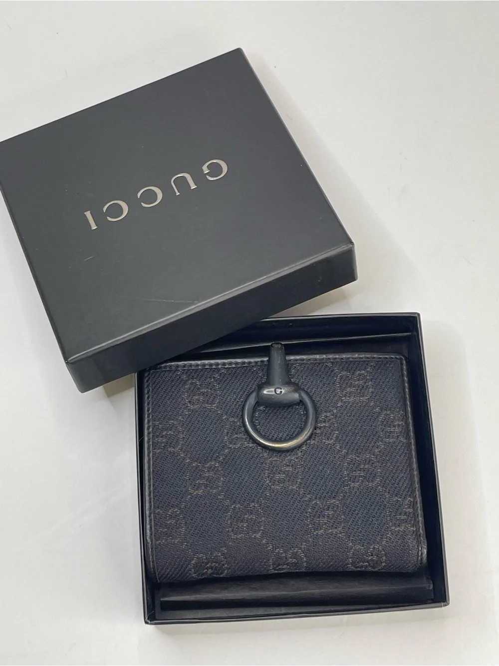 Gucci wallet gg
